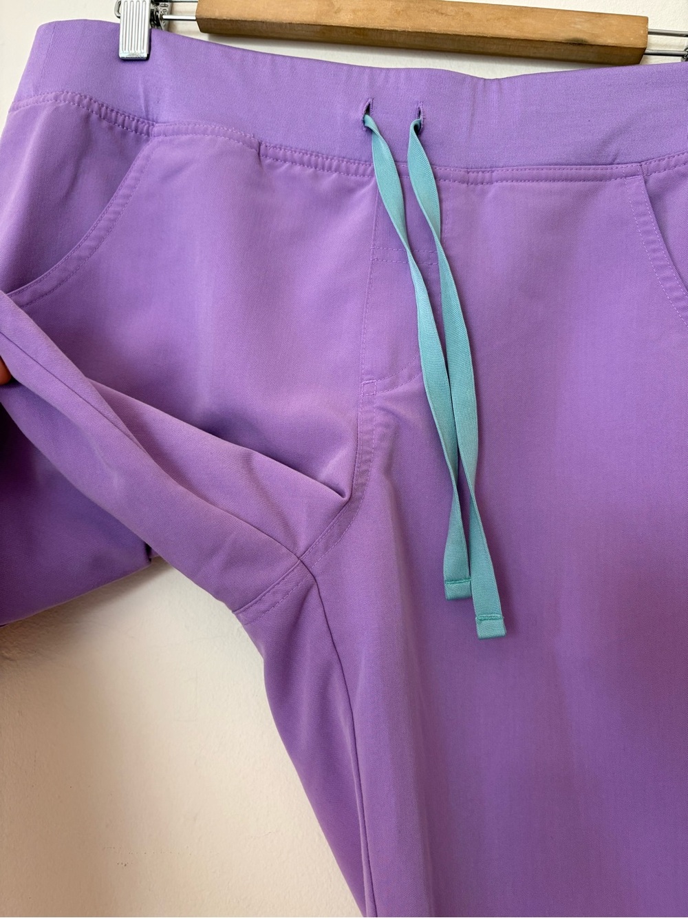 FIGS Kade Cargo Straight Leg Scrub Pants Lilac Dawn #2959 Sz Medium - Picture 7 of 11